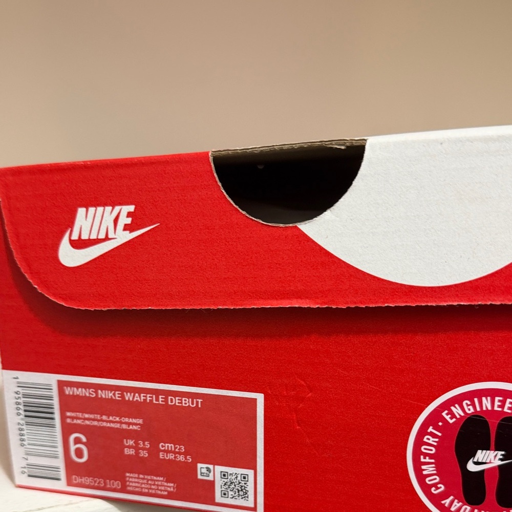 Nike Waffle Debut women size 6 NIB